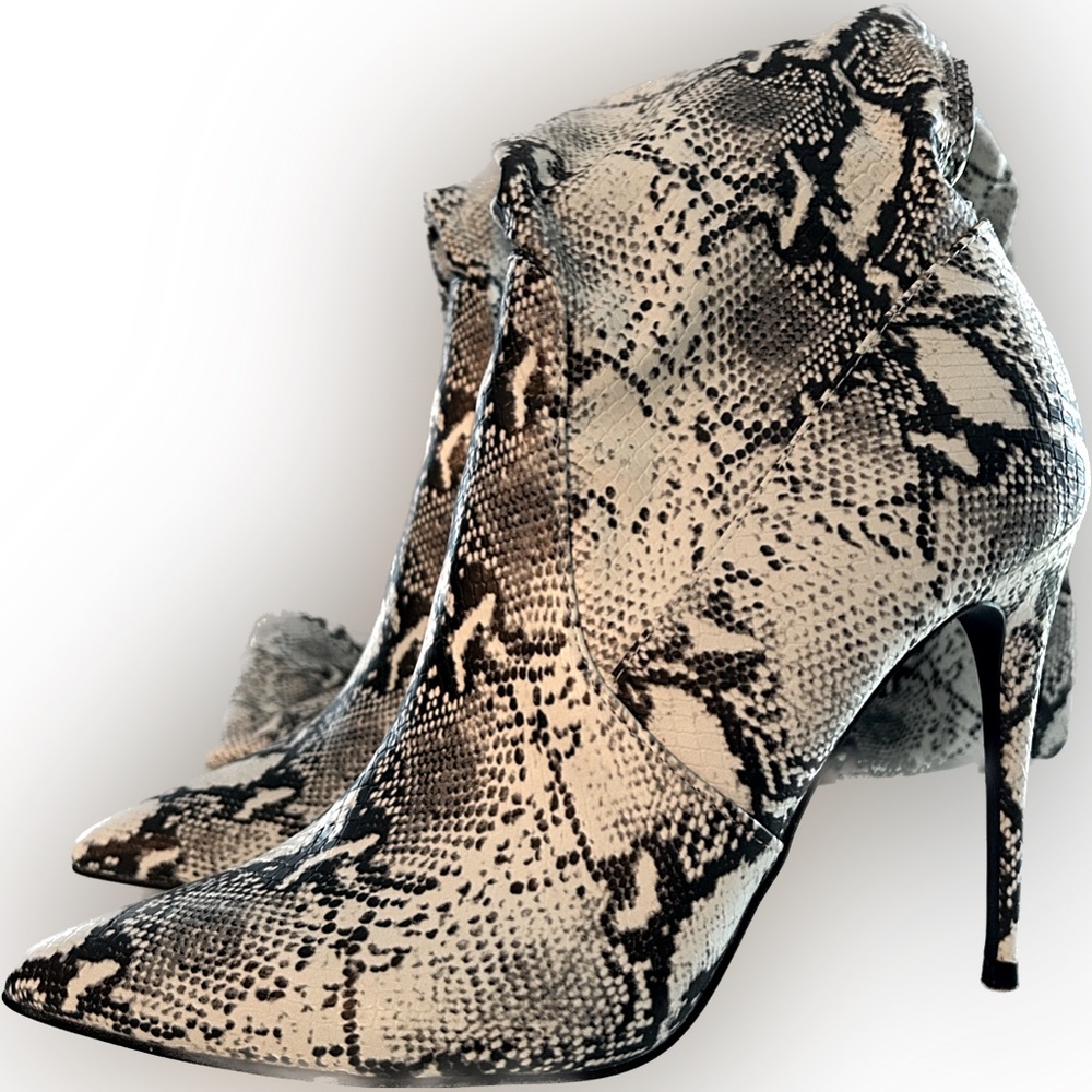 Steve Madden Snake skin over knee stiletto boot US Size 9